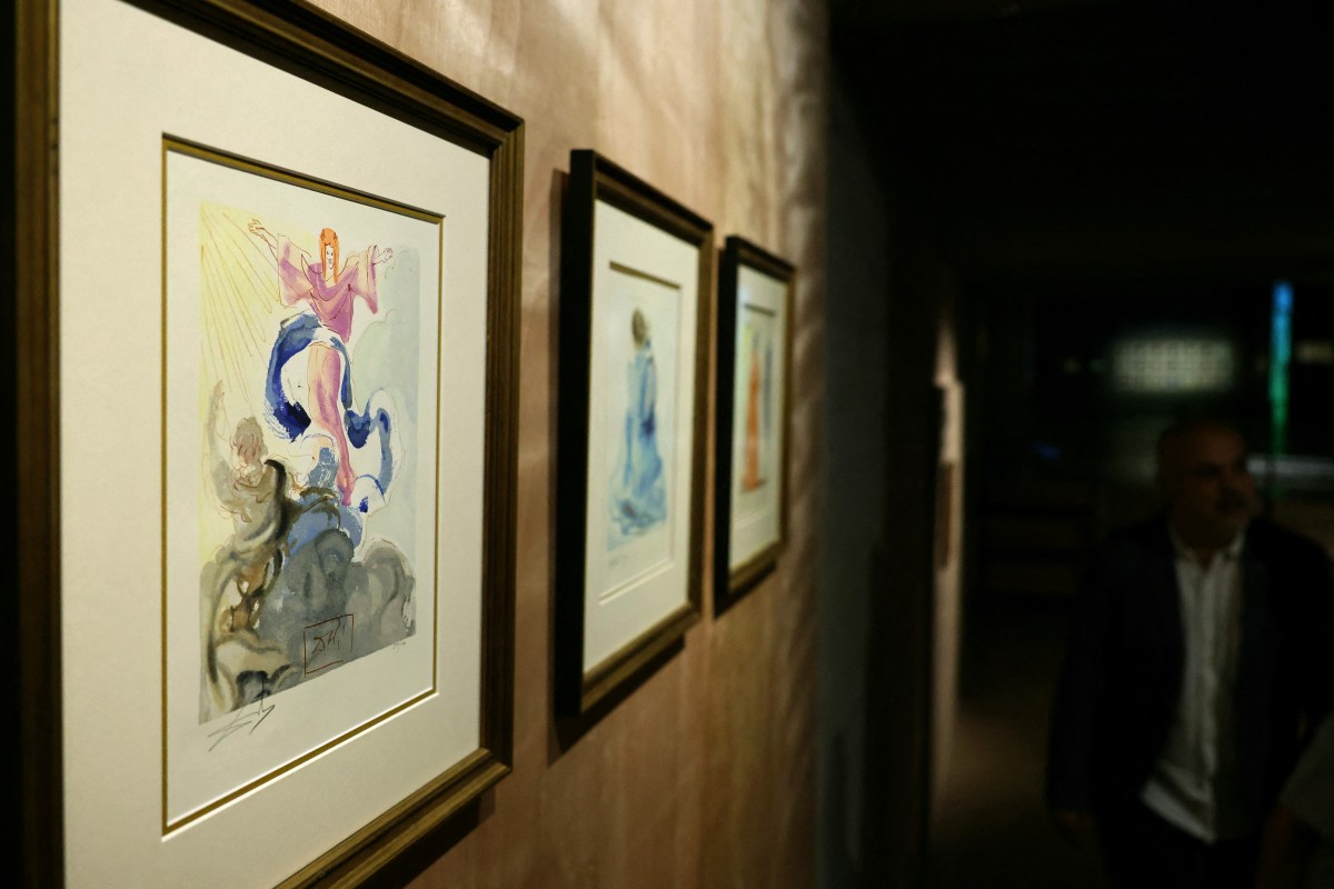 بالصور- معرض للوحات دالي عن ملحمة دانتي الكوميديا الإلهية في بيروت... ومأساة غزة حاضرة